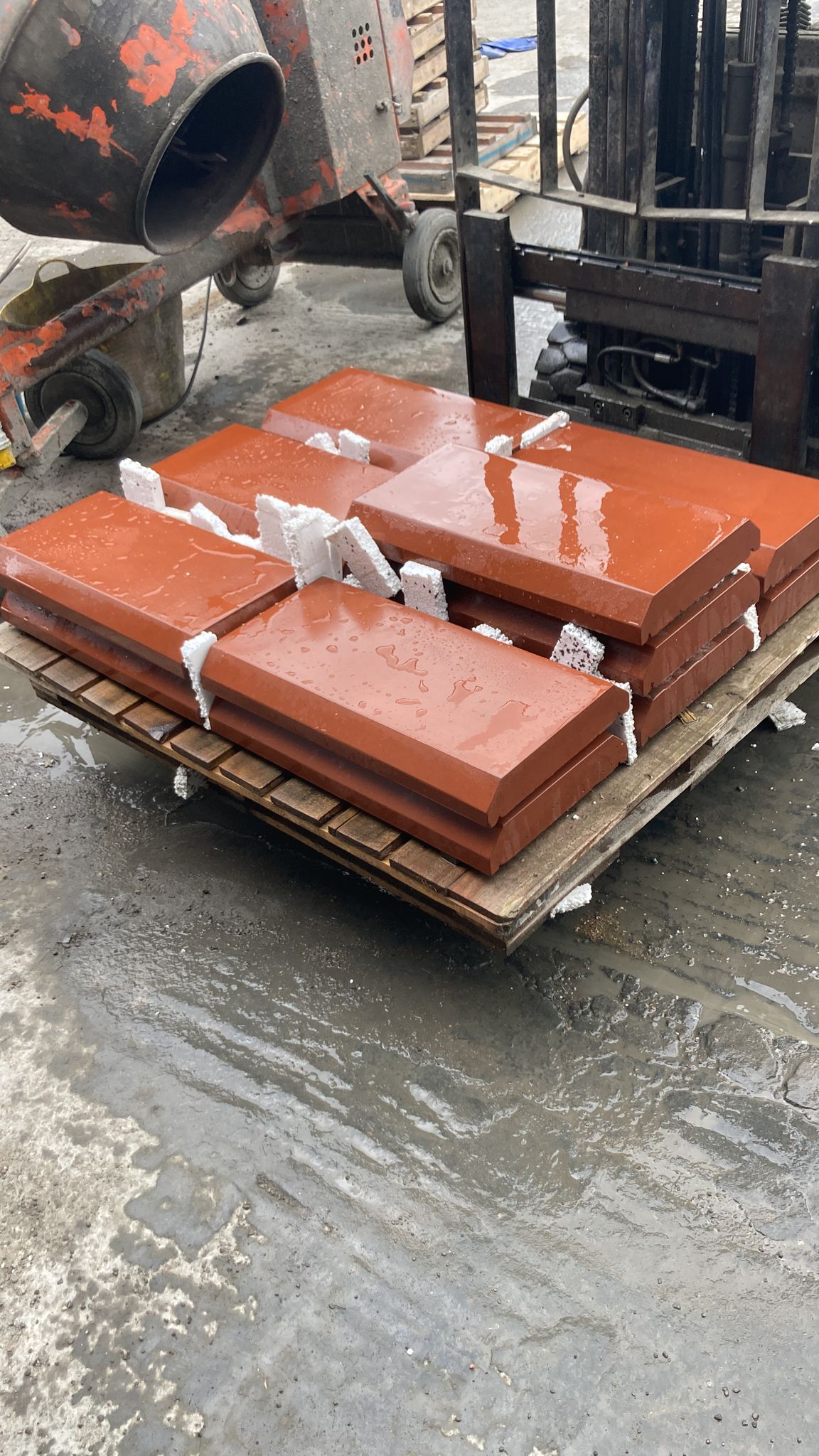 CHAMFERED-EDGE-600X320-ENGINEERING-RED.jpg